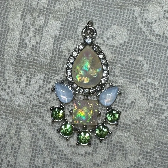 VTG Estate Sourced Silver Toned Pendant with Iridescent Opalescent Rhinestones - Picture 3 of 3